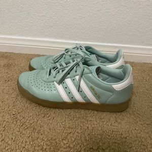 Adidas Sneakers